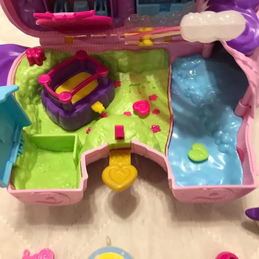 Polly Pocket 2-in-1 Unicorn Party travel case